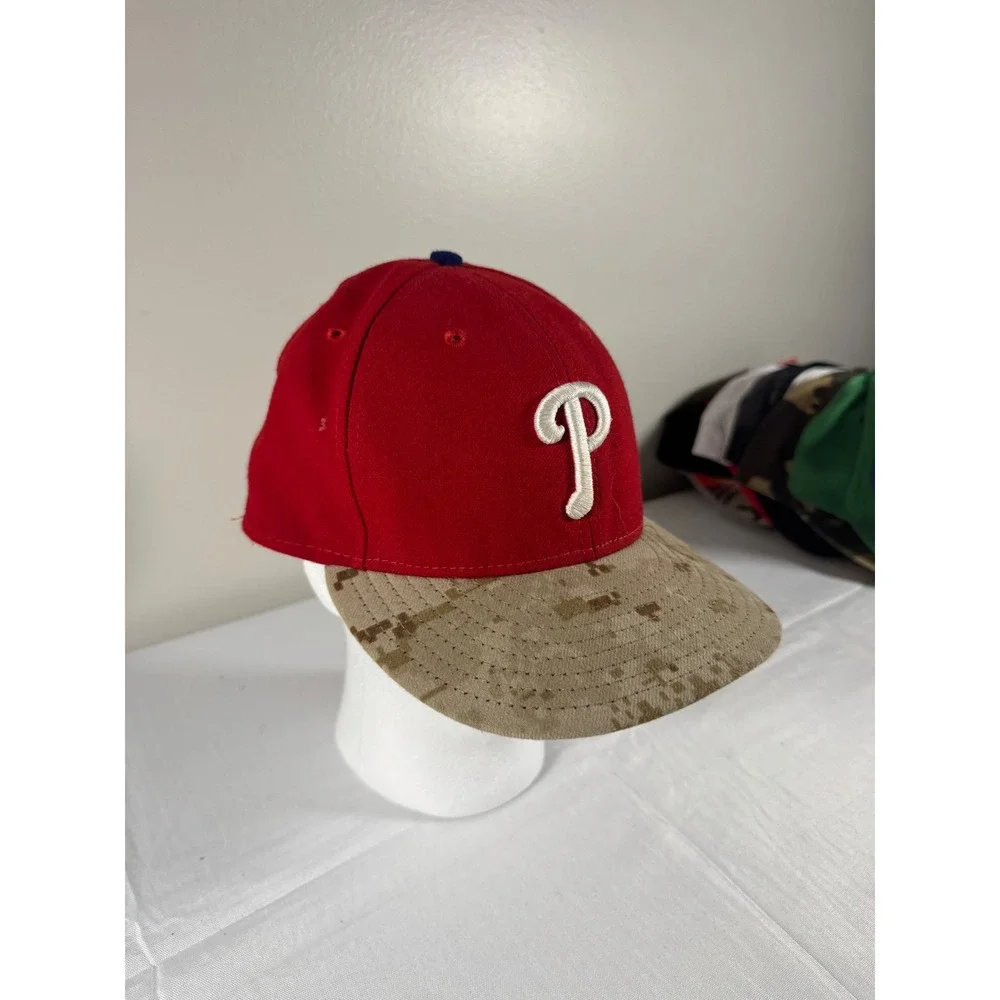 New Era 59FIFTY Philadelphia Phillies Fitted Hat Red Digital Camo Size 7 3/8